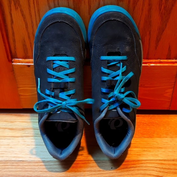 Pearl Izumi Women's Mountain Bike shoes - Picture 1 of 3